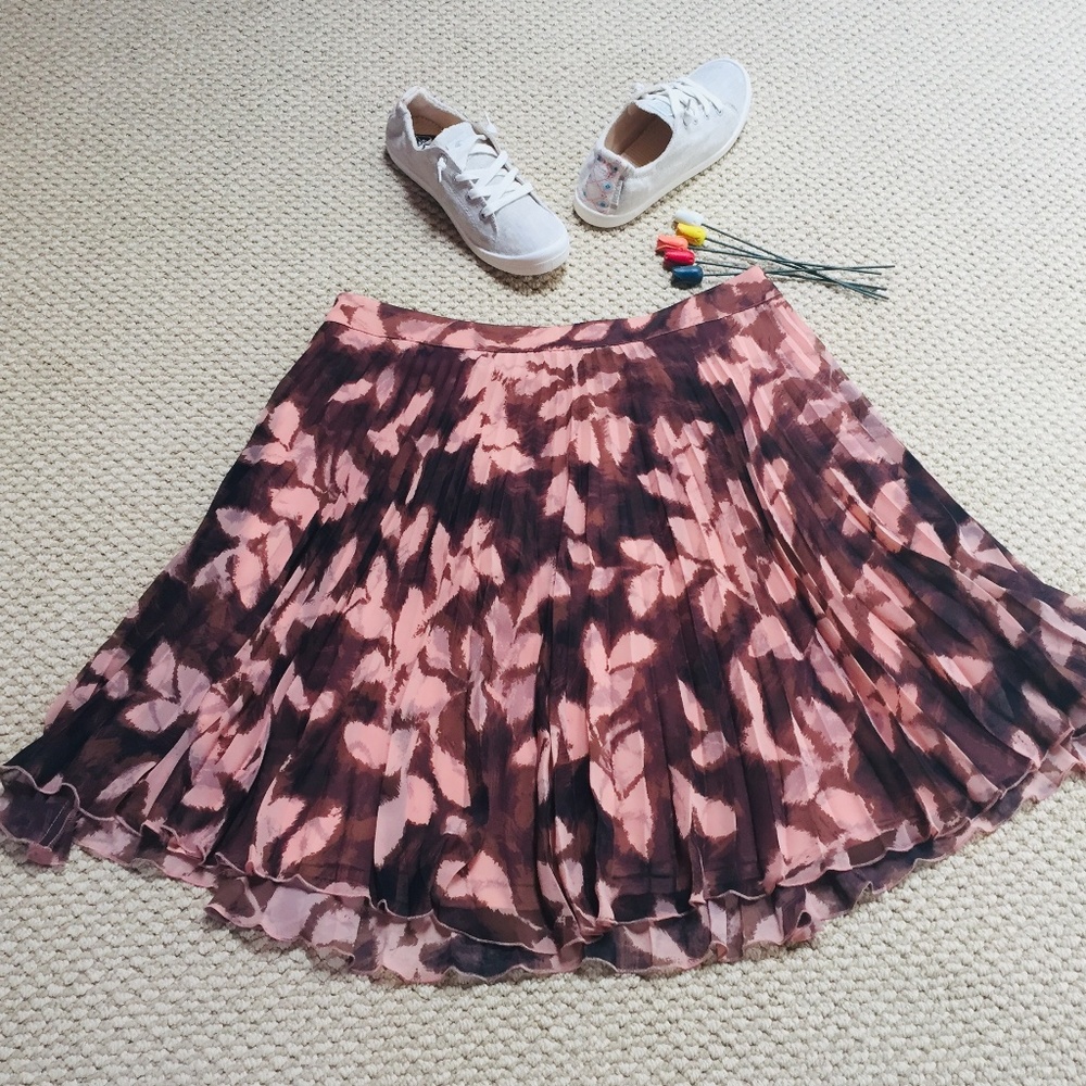 NWOT Floral Pleated Full Skirt (L)
